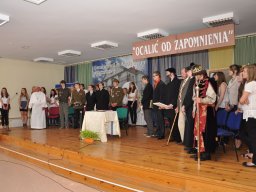 ocalic_od_zapom_50